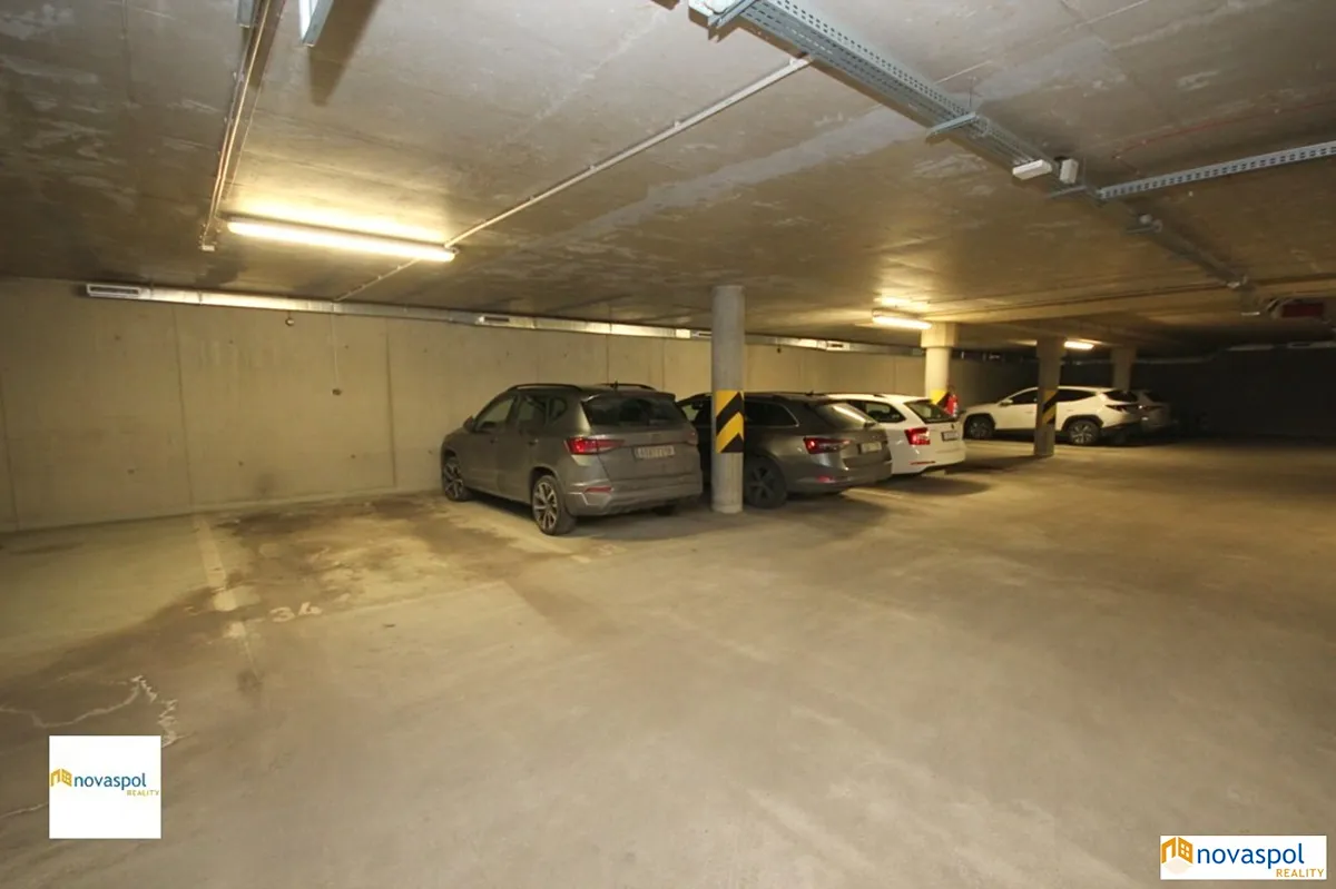 Pronájem garážového stání 15 m²